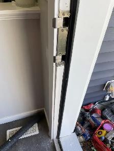 sellingCARPENTRY WORK-we supply and install baseboards, doors - Photo 10