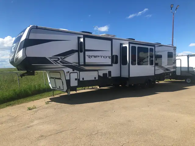 2023 Keystone Raptor 420 ToyHauler