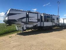 2023 Keystone Raptor 420 ToyHauler