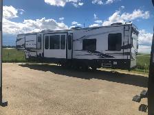 2023 Keystone Raptor 420 ToyHauler - Photo 2