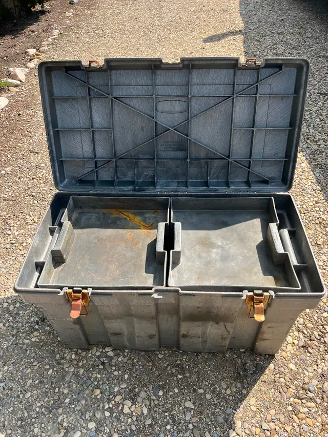 Heavy duty plastic toolbox