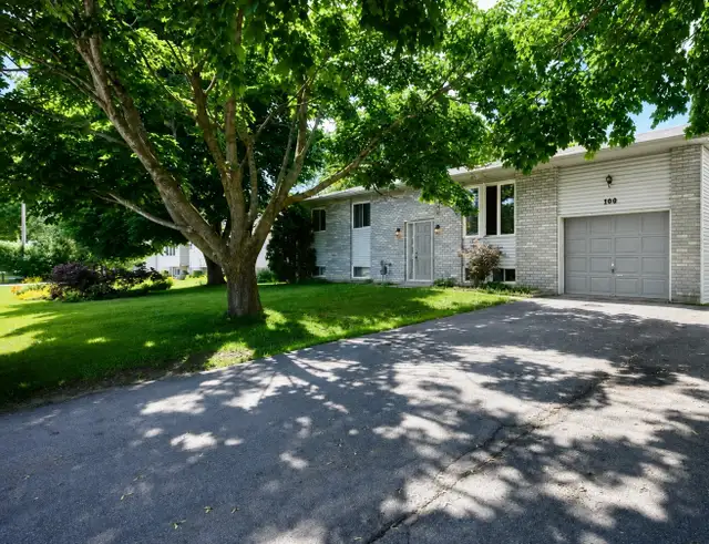 ALL INCLUSIVE $2600 | 3-Bedroom Upper Unit in Russell