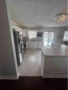 ALL INCLUSIVE $2600 | 3-Bedroom Upper Unit in Russell - Photo 3