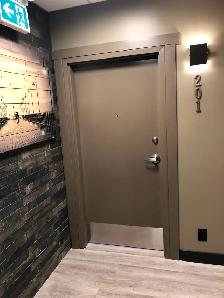 Renovated 2-Bdrm - Apartment - Great Central Location - Photo 2