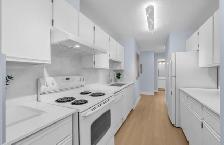 Spacious 2BR High-Rise Apt near Royal Oak SkyTrain - Photo 8