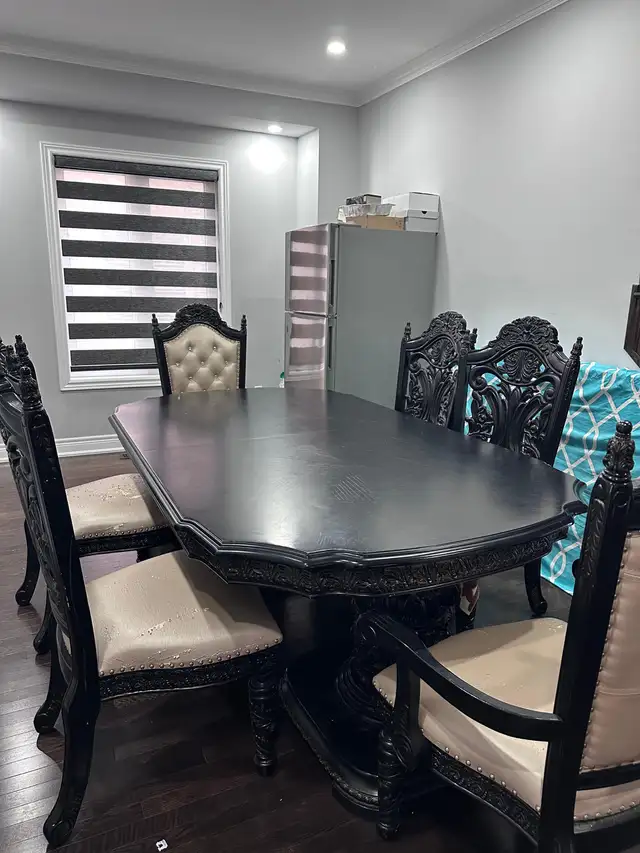 Dining Room Table and 6 Chairs Set -$350