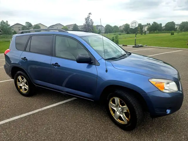 2008 Toyota Rav4 AWD 3rd row Low kms
