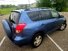 2008 Toyota Rav4 AWD 3rd row Low kms - Photo 3