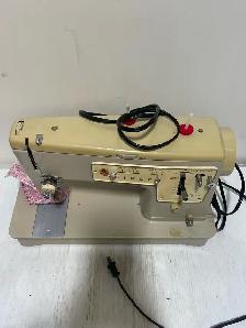 Singer Stylist 457 Sewing Machine - Photo 9