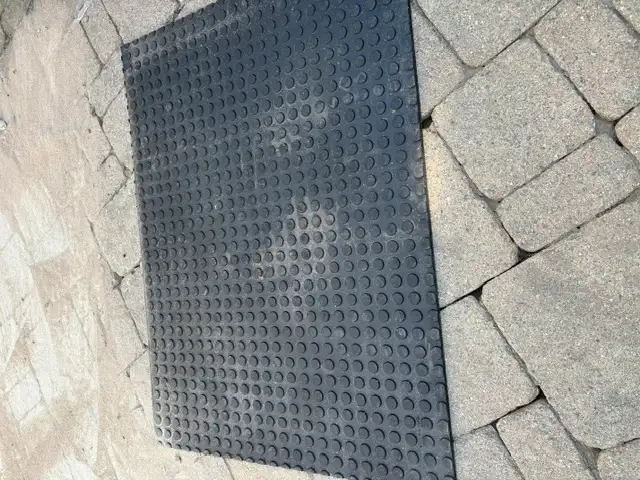 Rubber floor tiles 3 ft by 4 ft