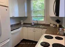 4 bdrm 1 bath bungalow for rent - Downtown London - Photo 2