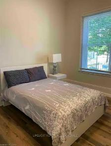 4 bdrm 1 bath bungalow for rent - Downtown London - Photo 8