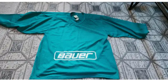 Brand NEW Medium Men Bauer Jersey for sale!