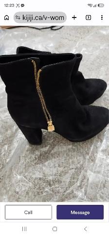 Excellent condition Micheal Kors Size 10 black boots for sale! - Photo 2