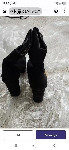 Excellent condition Micheal Kors Size 10 black boots for sale! - Photo 4