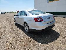 2011 Ford Taurus - Photo 3