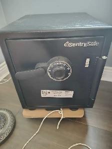 Sentry safe for sale - Photo 4