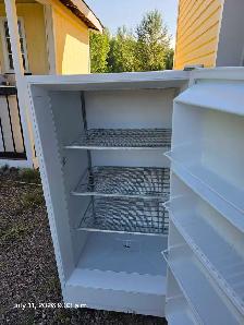 Upright freezer - Photo 2