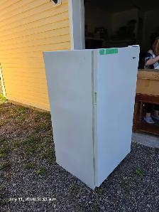Upright freezer - Photo 3