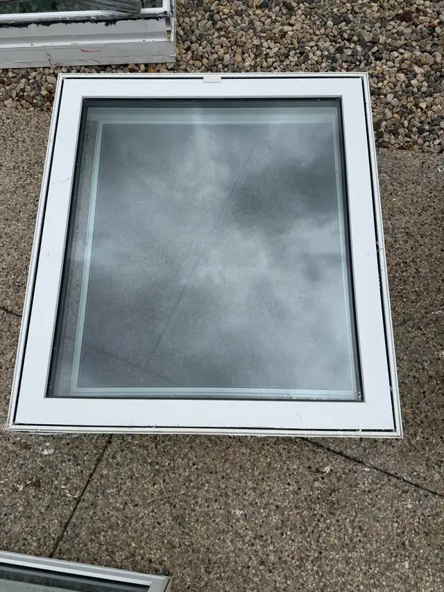 Vinyl triple pane awning window