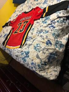Calgary Flames large Adult # 23 Sean Monahan Jersey $50
