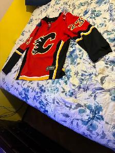 Calgary Flames large Adult # 23 Sean Monahan Jersey $50 - Photo 2