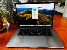 Apple MacBook Pro 15' BONUS SOFTWARE!