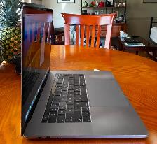 Apple MacBook Pro 15' BONUS SOFTWARE! - Photo 10