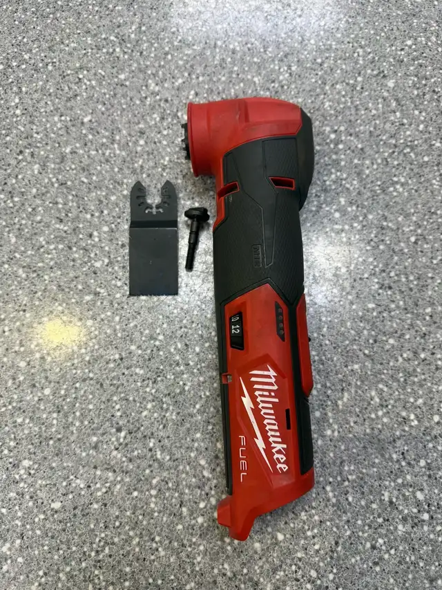 Milwaukee 2526 Multi Tool Tool Only