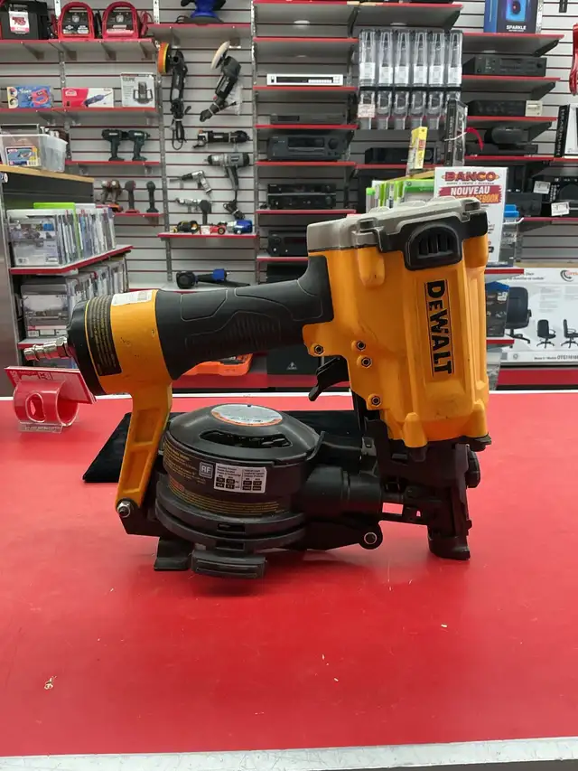 cloueuse pneumatique Dewalt