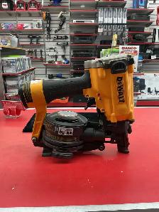 cloueuse pneumatique Dewalt
