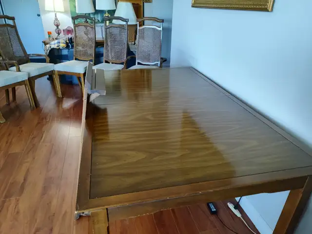 Dining room/Kitchen table and chairs