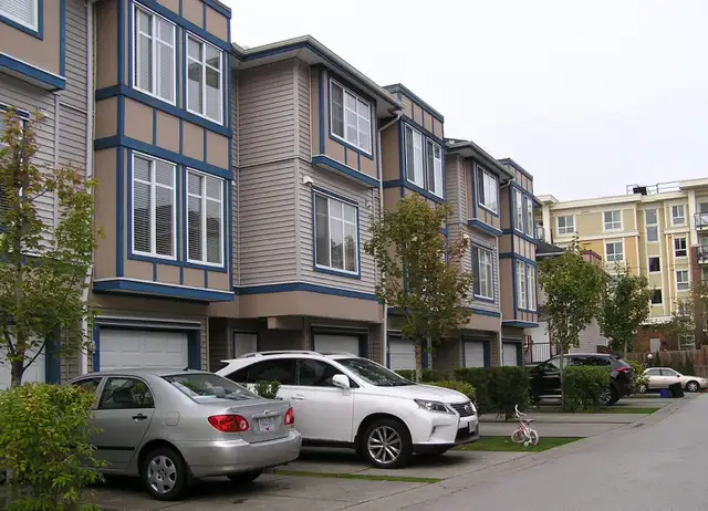 1763Sft 4 bedroom, 2 1/2 bathroom town house for rent