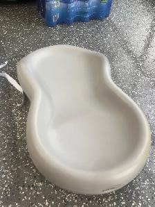 Keekaroo Peanut changer grey