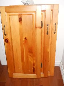 PORTE D'ARMOIRE EN PIN