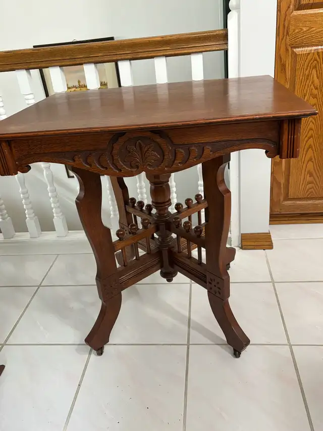 Antique oak parlour table