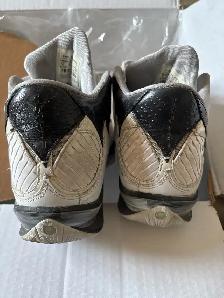 Used Nike Jordan 2009 Sneakers, men size 11 - Photo 4