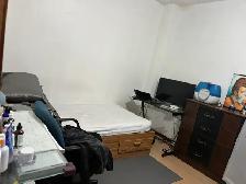 A room nearby U of W , RRC and medical school of UM - Photo 2