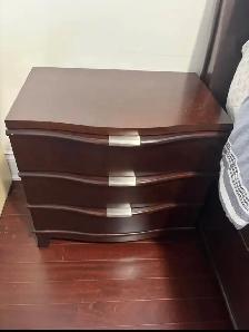 Queen bedroom set with dresser mirror &2 night stands - Photo 2