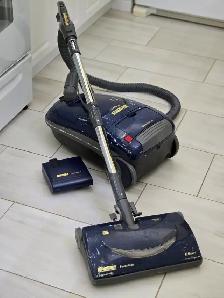 Aspirateur traineau Kenmore avec accessoires