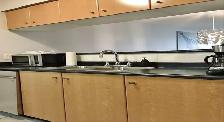 STUDENTS/PROFESSIONALS: Central Downtown, 3Br2Ba,MoveinReady,Fur - Photo 9