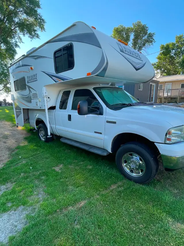Lance 865 truck camper
