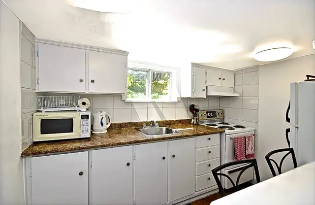 New 1 bedroom basement apt Fully Furnished & Equipped