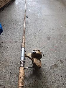 Antique Fishing reel and rod. - Photo 2