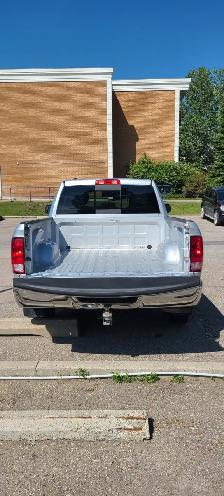 2016 RAM 1500 SLT 4x4 — 5.7L HEMI - Photo 3