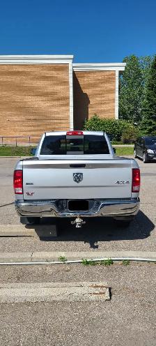 2016 RAM 1500 SLT 4x4 — 5.7L HEMI - Photo 4