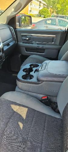 2016 RAM 1500 SLT 4x4 — 5.7L HEMI - Photo 9
