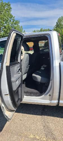 2016 RAM 1500 SLT 4x4 — 5.7L HEMI - Photo 10