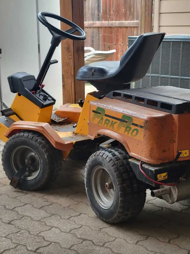 riding lawnmower