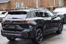 2026 Volkswagen Tiguan Comfortline R-Line Black Edition 4MOTION - Photo 2